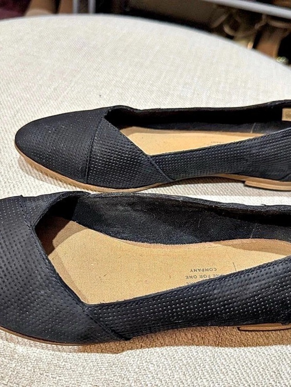 TOMS Julie Perforated pointed toe Suede Flats Black US 6